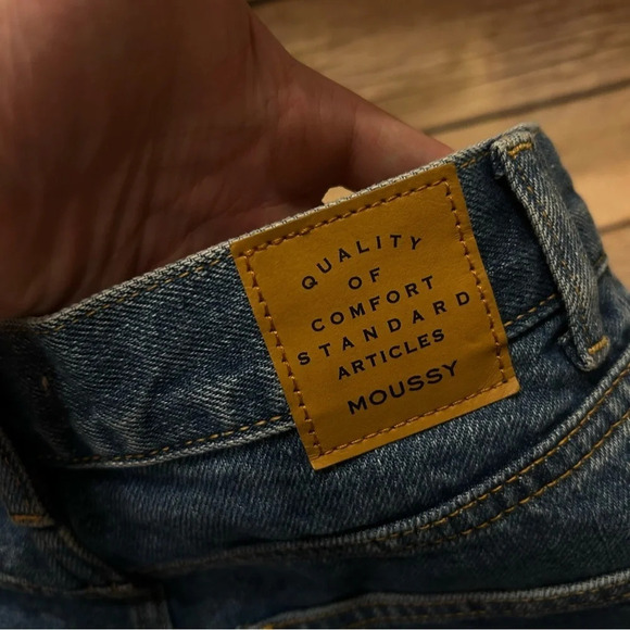 Moussy High Rise Denim Shorts - Picture 3 of 9